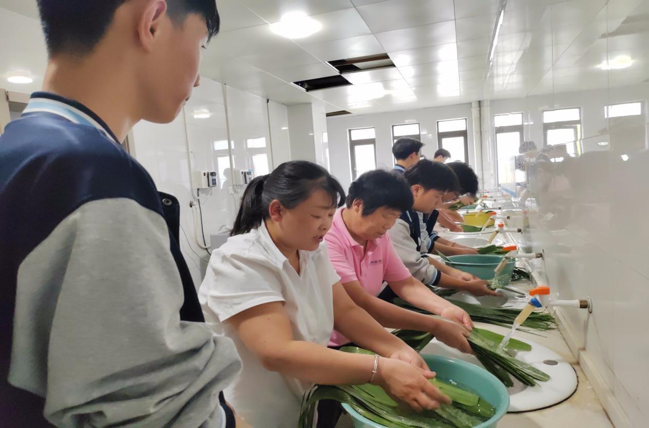 粽葉飄香寄深情，端午祝福助學子——安徽邦和物業雪楓中學項目部溫情助考活動紀實